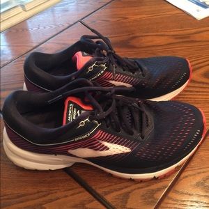 Brooks tennis shoes